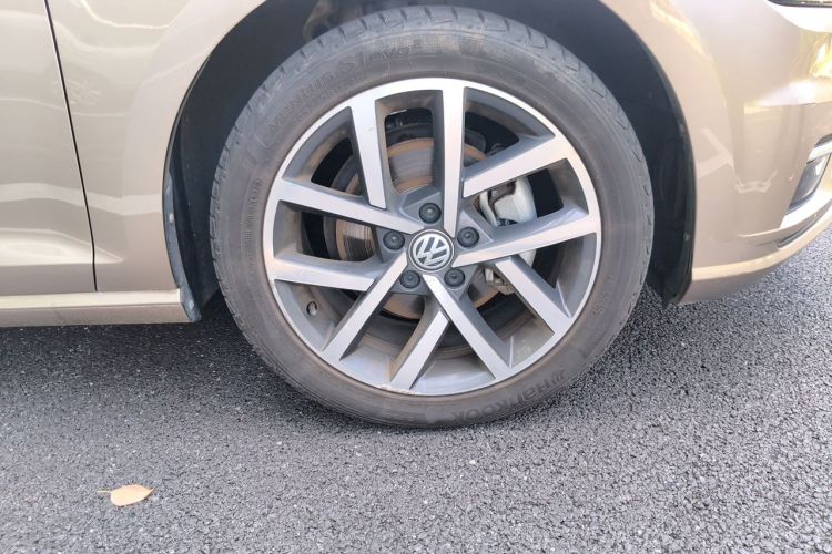 Volkswagen Golf 2020 car image #6