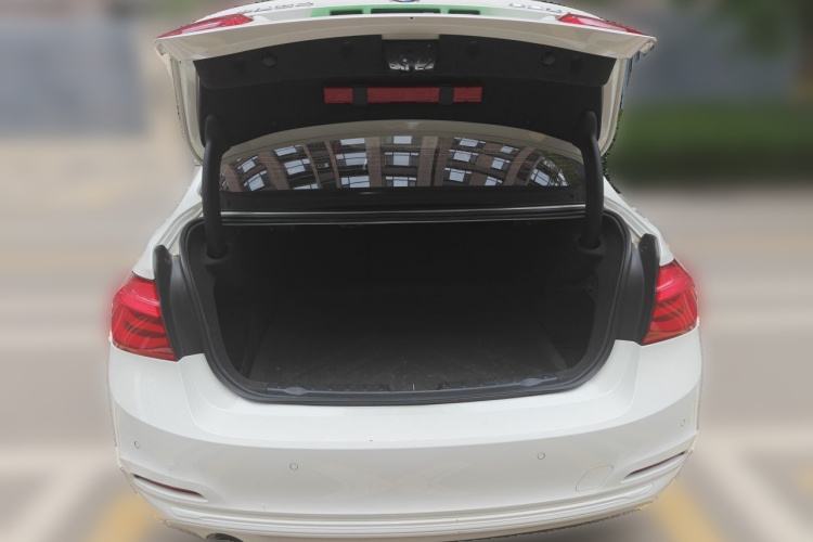 BMW 3 Series 2016 car image #17