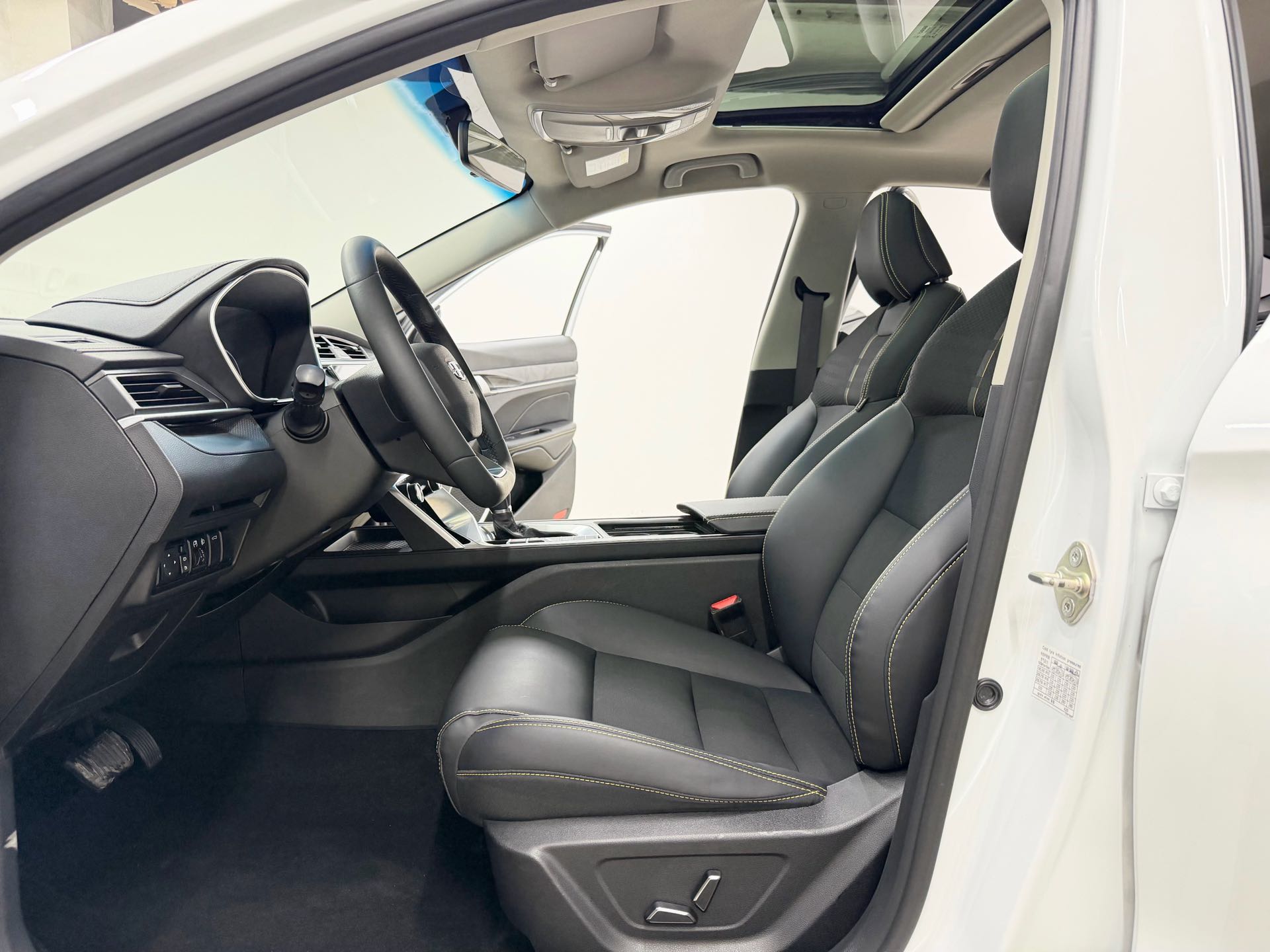 GEELY Binray 2022 car image #5