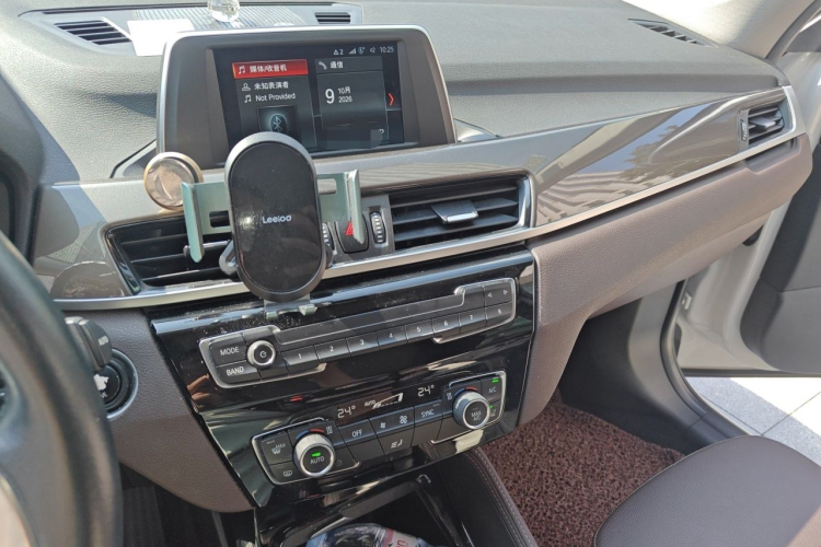 BMW X1 2019 #13 BMW X1 2019 car image #13