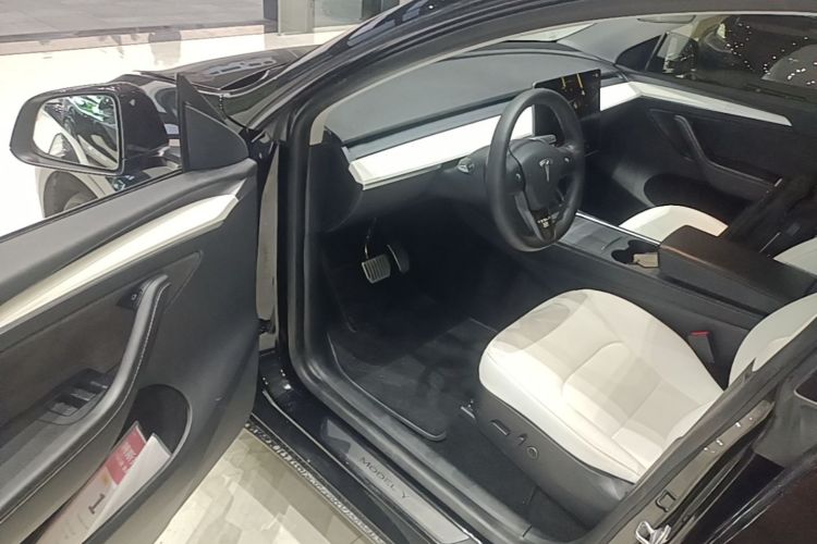 Tesla Model Y 2022 #16 Tesla Model Y 2022 car image #16