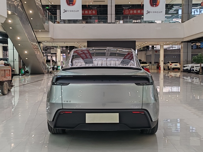 Tesla Model Y 2026 #8 Tesla Model Y 2026 car image #8