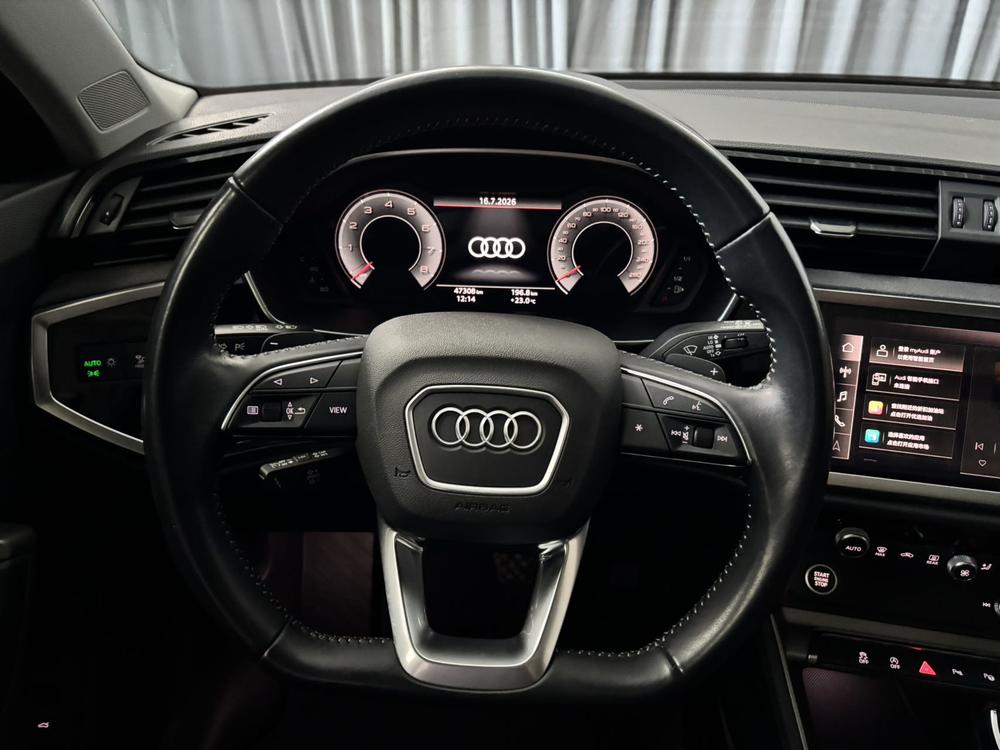 Audi Q3 2022 car image #14