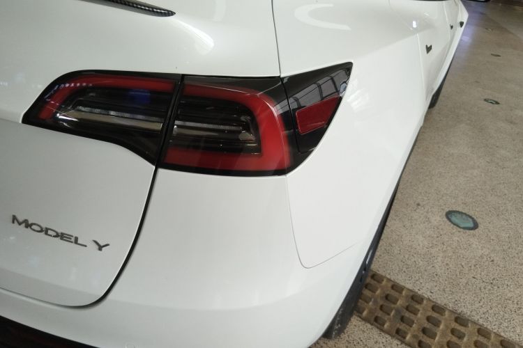 Tesla Model Y 2021 #8 Tesla Model Y 2021 car image #8