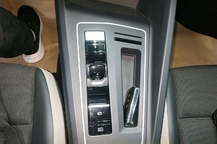 Volkswagen Golf 2020 car image #14