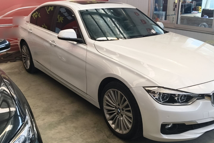 BMW 3 Series 2018 car image #6