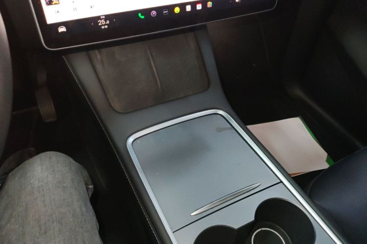 Tesla Model Y 2023 #14 Tesla Model Y 2023 car image #14