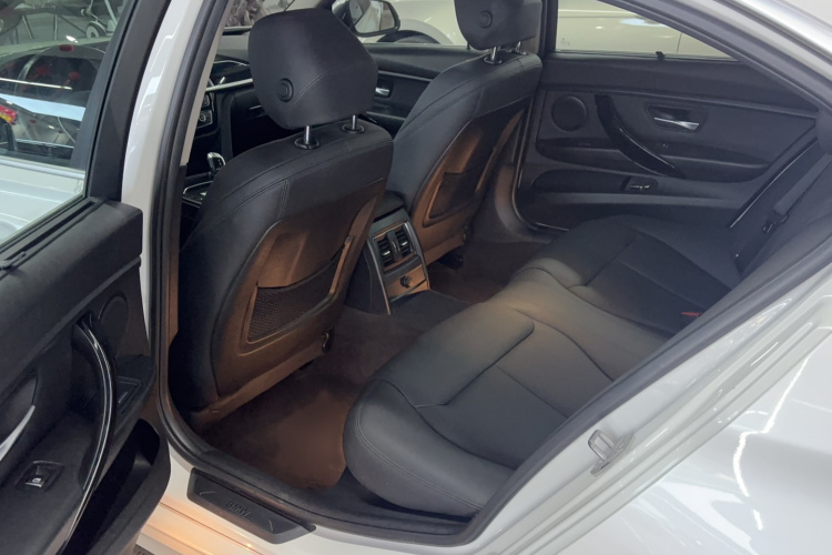BMW 3 Series 2019 #10 BMW 3 Series 2019 car image #10