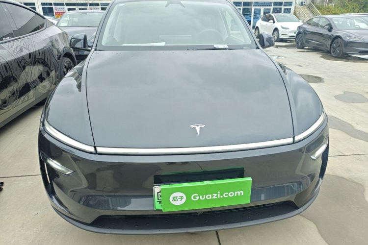 Tesla Model Y 2025 #3 Tesla Model Y 2025 car image #3