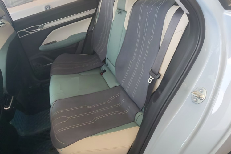 GEELY Emgrand L HiP 2022 imagen de coche #17