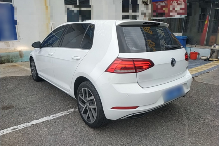 Volkswagen Golf 2020 car image #5