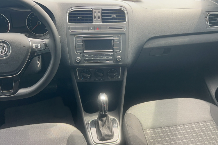 Volkswagen Polo 2016 car image #10