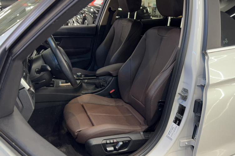 BMW 3 Series 2017 car image #15