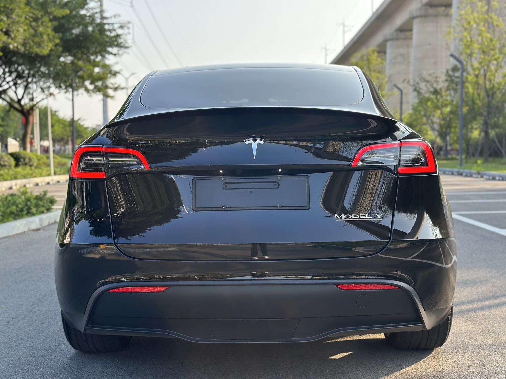 Tesla Model Y 2022 #8 Tesla Model Y 2022 car image #8