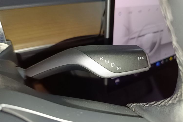 Tesla Model 3 2022 car image #18
