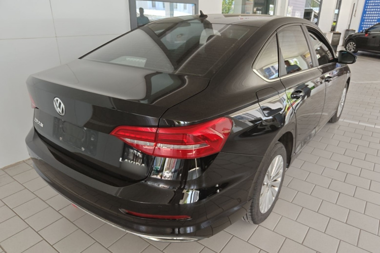 Volkswagen Lavida 2019 car image #5