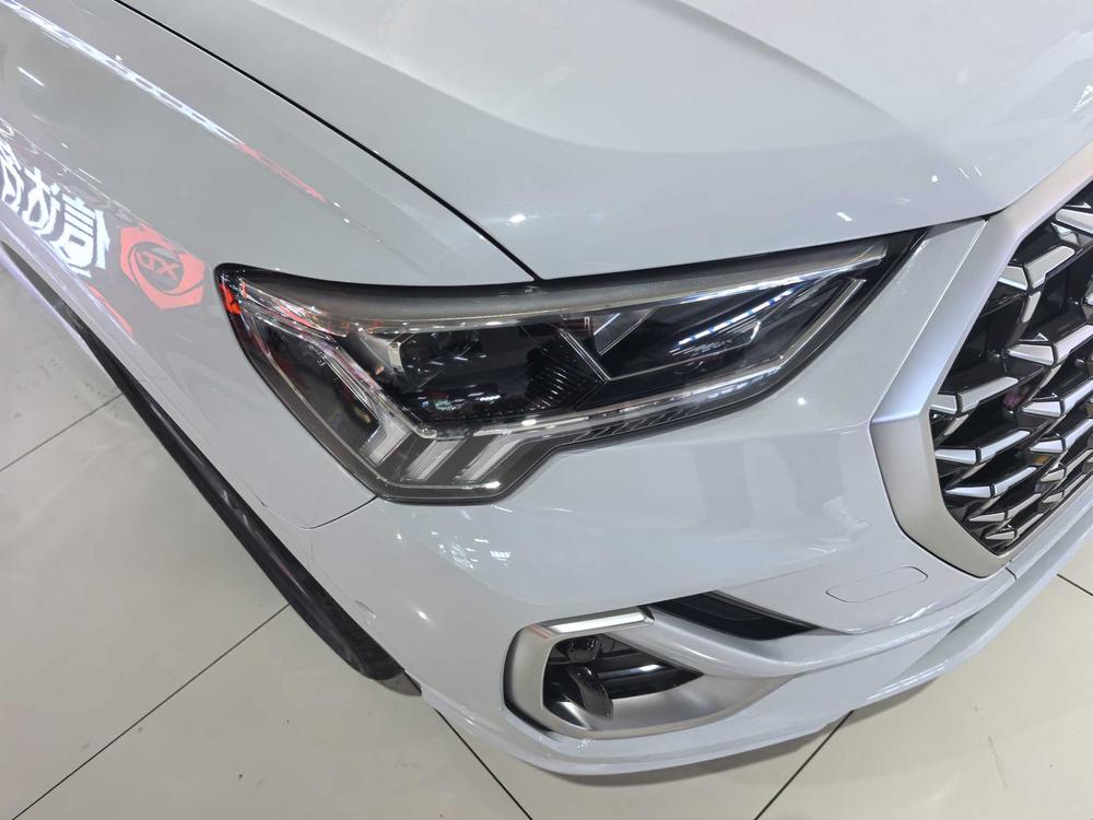 Audi Q3 2023 car image #7
