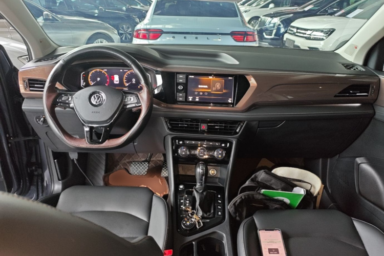 Volkswagen Tharu 2020 car image #10