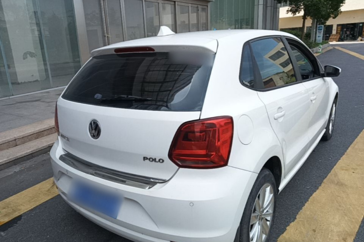 Volkswagen Polo 2015 car image #5
