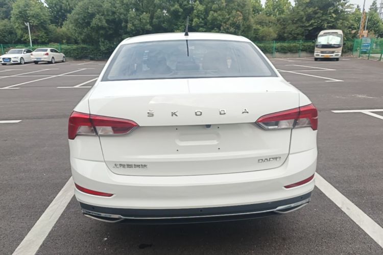 Skoda Rapid 2021 car image #6