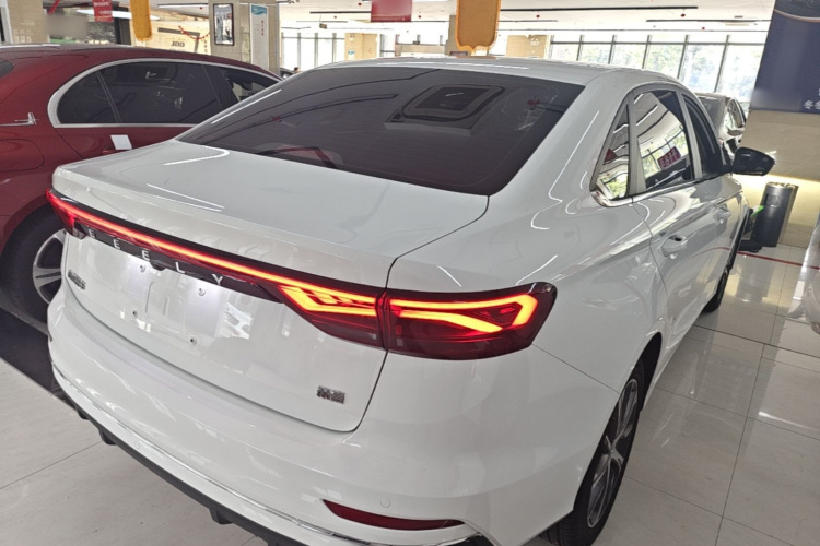 GEELY Emgrand 2022 #7 GEELY Emgrand 2022 car image #7