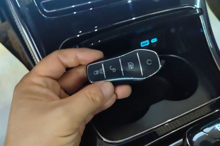 BYD Han 2023 car image #9