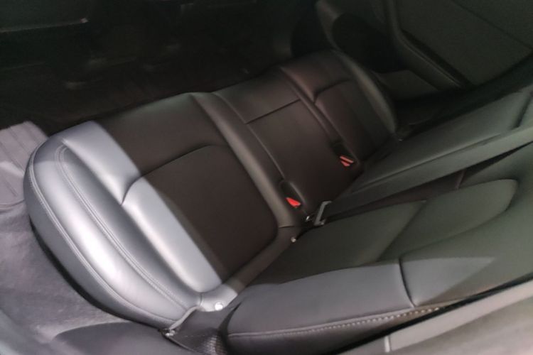 Tesla Model Y 2023 car image #17