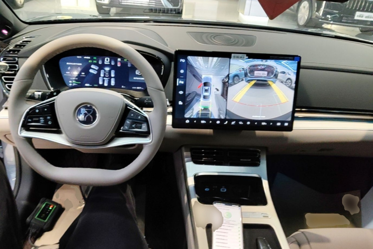 BYD Han 2025 car image #10