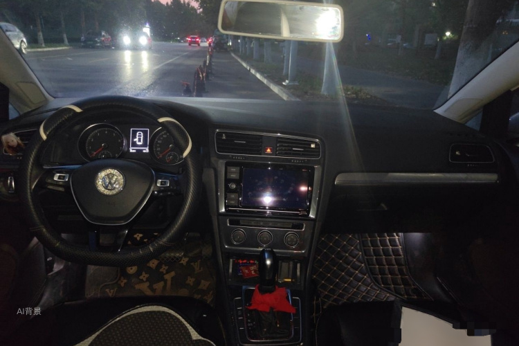 Volkswagen Golf 2020 car image #11