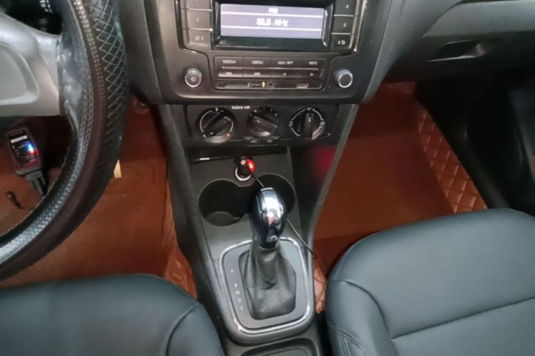 Volkswagen Polo 2019 car image #14