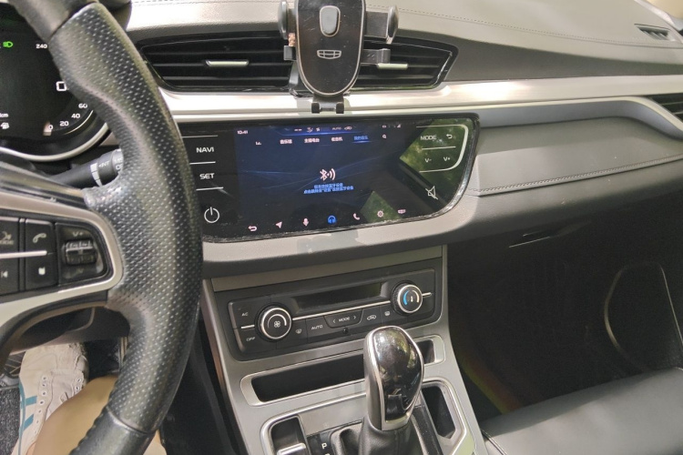 GEELY Emgrand 2019 car image #17
