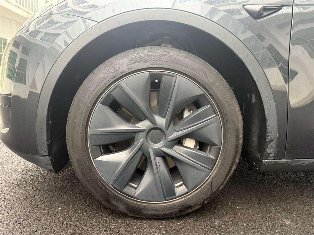 Tesla Model Y 2024 car image #8