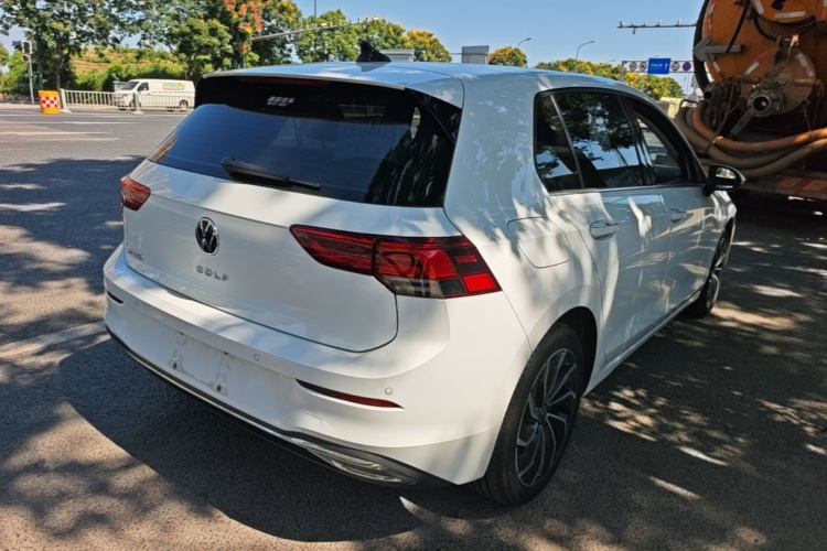 Volkswagen Golf 2022 car image #7