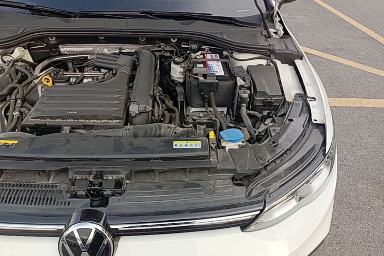 Volkswagen Golf 2021 car image #24