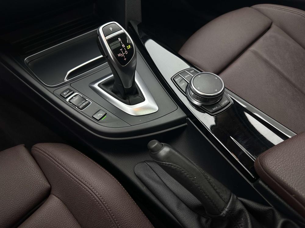 BMW 3 Series 2017 car image #19