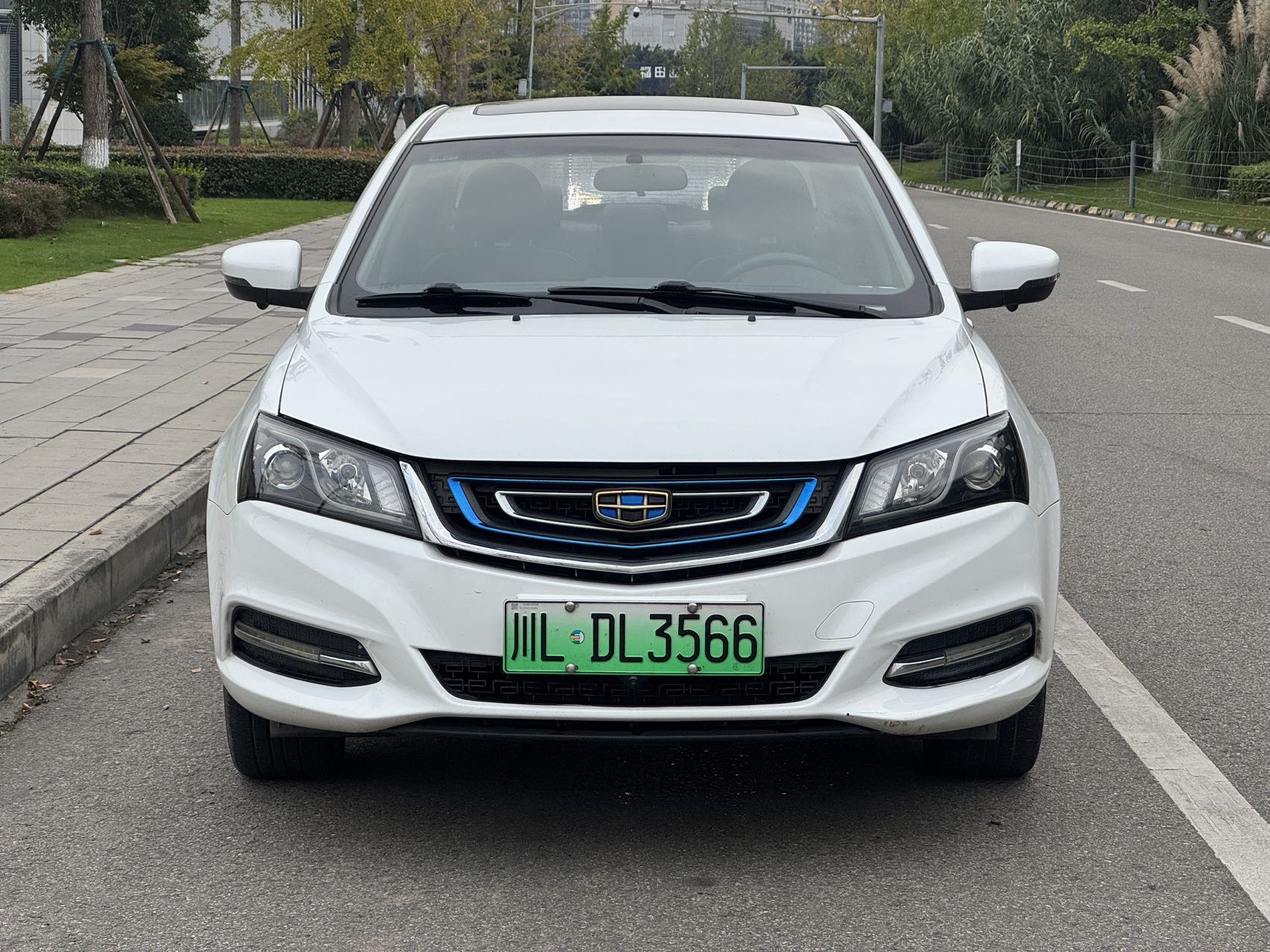 GEELY Emgrand New Energy 2017 car image #2