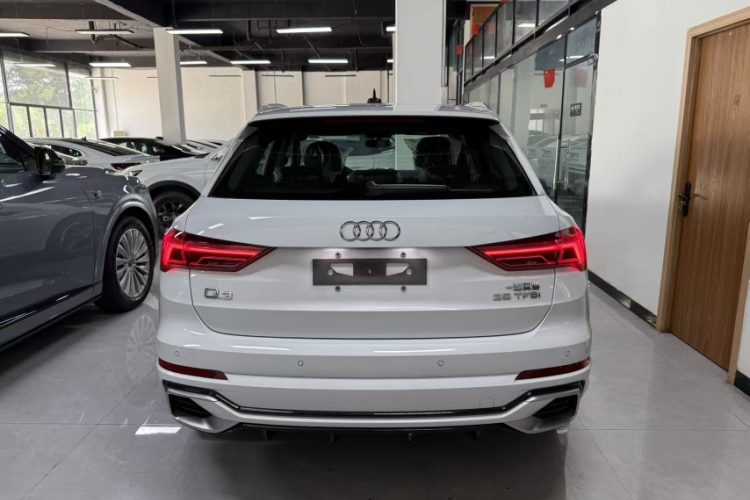 Audi Q3 2024 car image #6