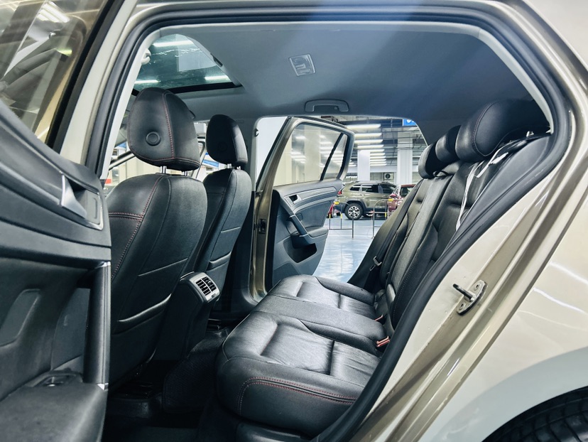 Volkswagen Golf 2014 car image #6