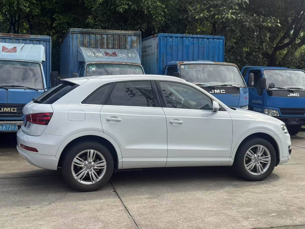 Audi Q3 2014 car image #7
