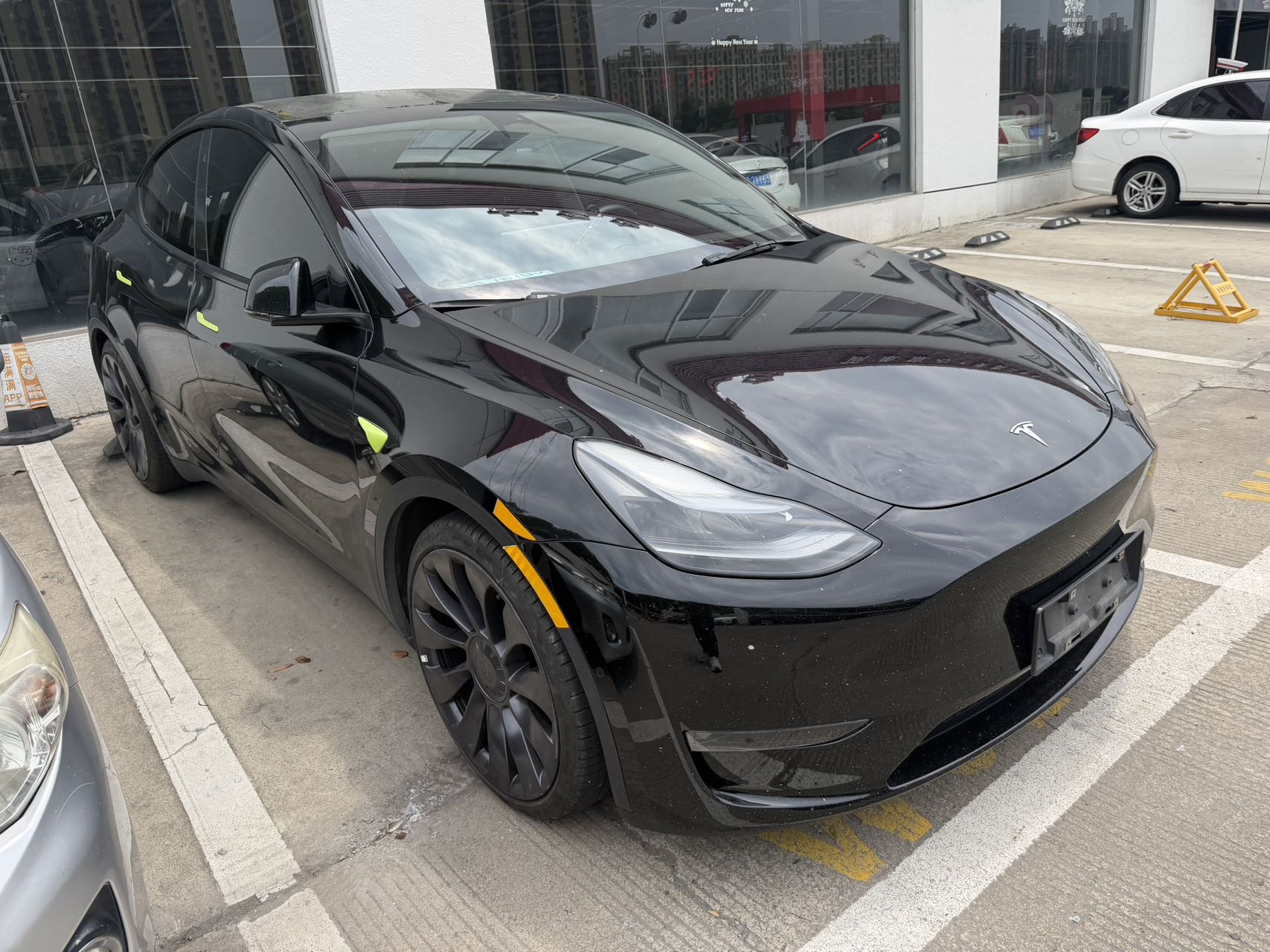 Tesla Model Y 2022 car image #2