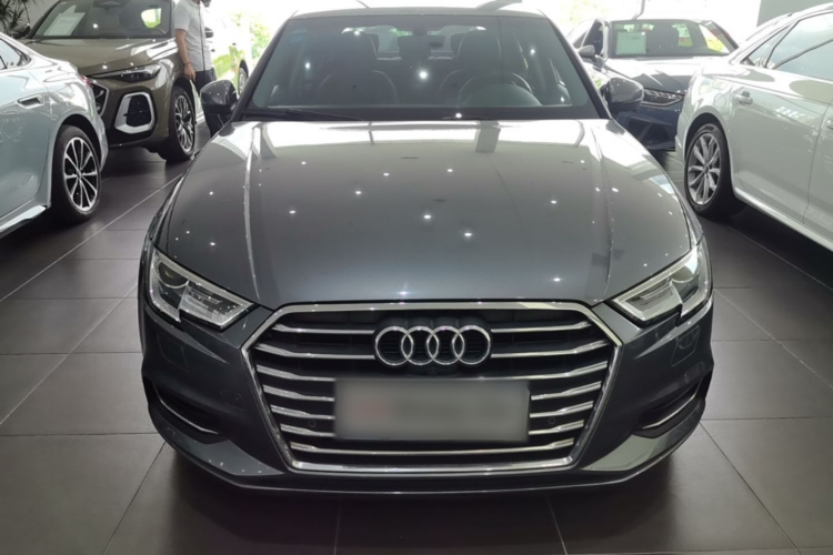 Audi A3 2019 car image #3