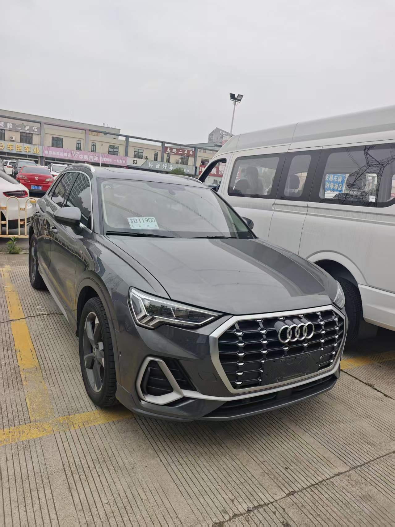 Audi Q3 2022 car image #3