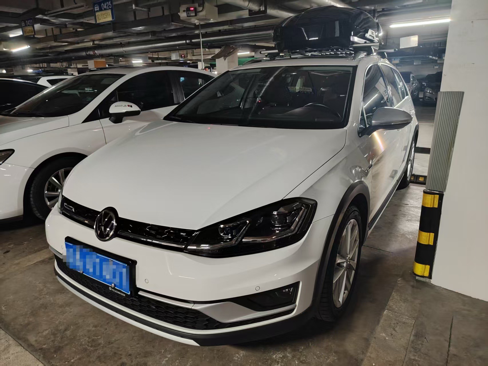 Volkswagen Golf (Imported) 2019 car image 