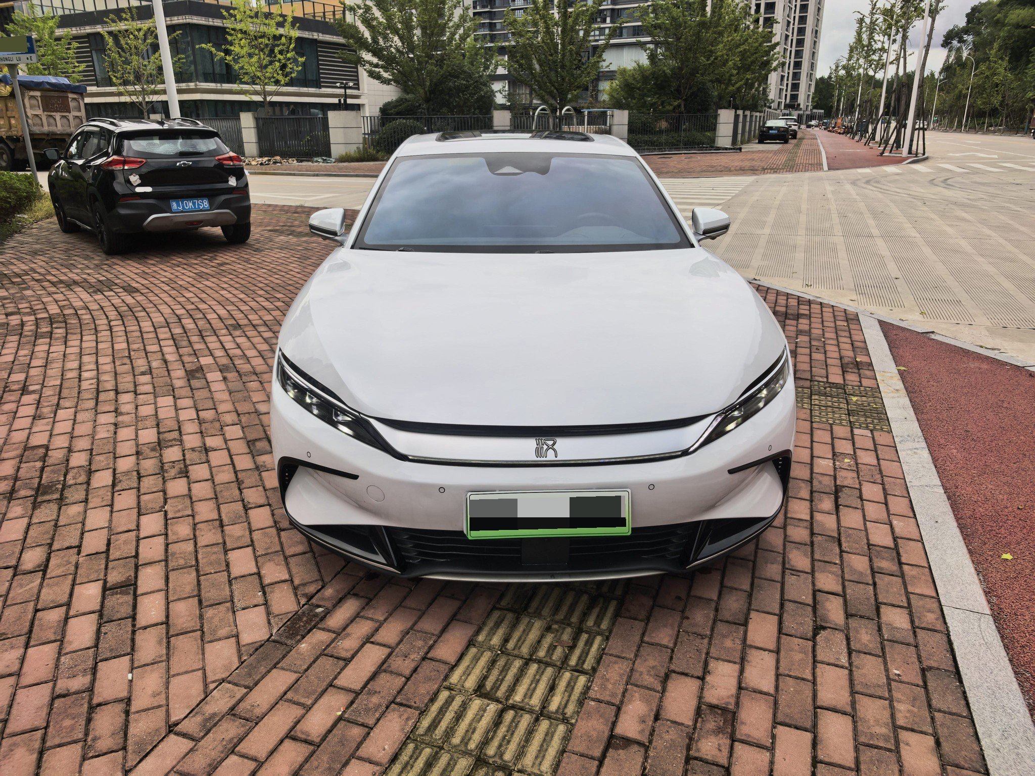 BYD Han 2023 car image #2