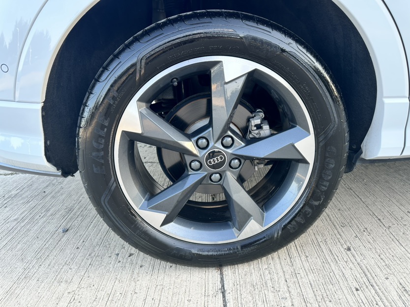 Audi Q3 2023 car image #23