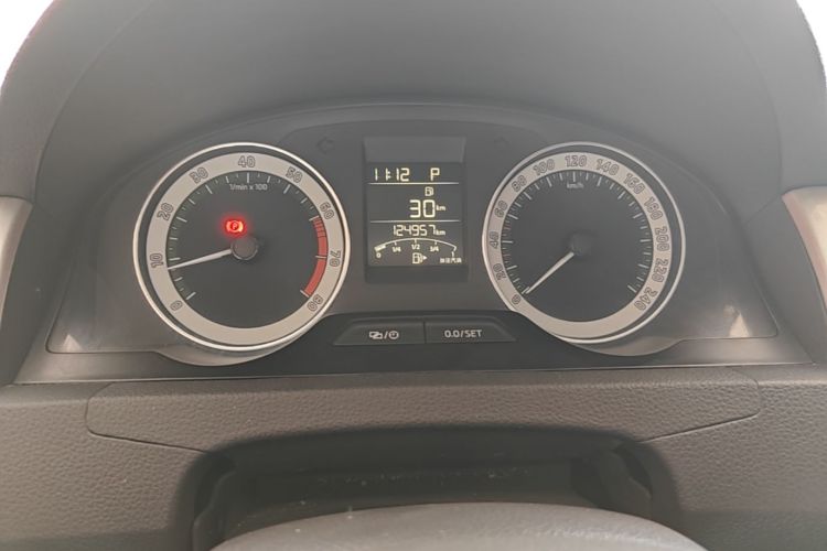 Skoda Rapid 2018 car image #12