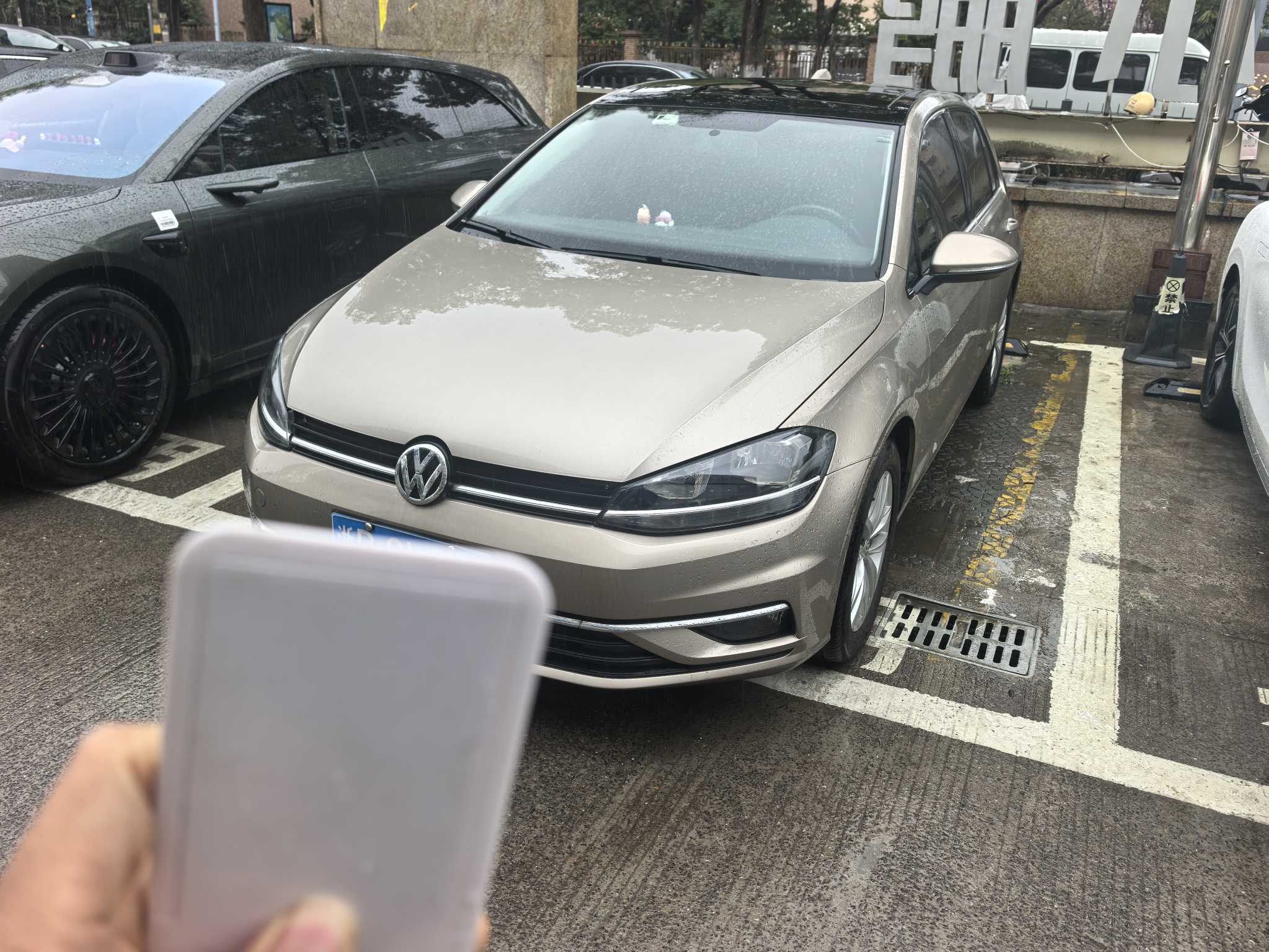 Volkswagen Golf 2023 car image 