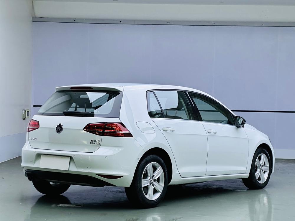 Volkswagen Golf 2017 car image #6