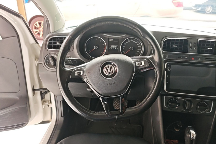 Volkswagen Polo 2019 car image #11