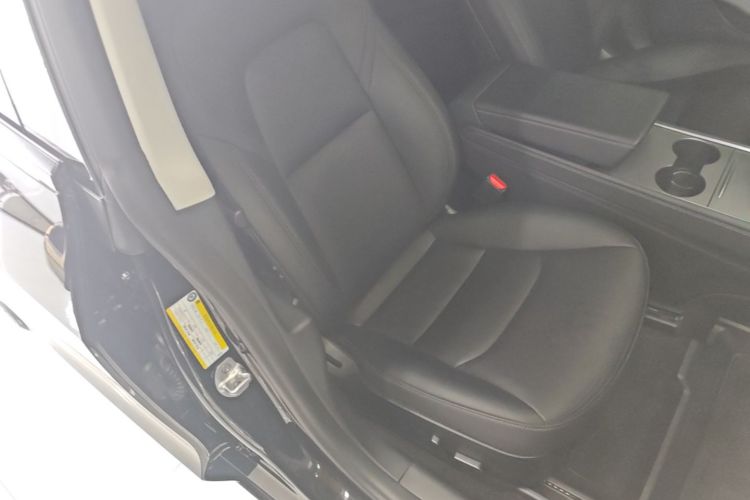 Tesla Model 3 2023 car image #24
